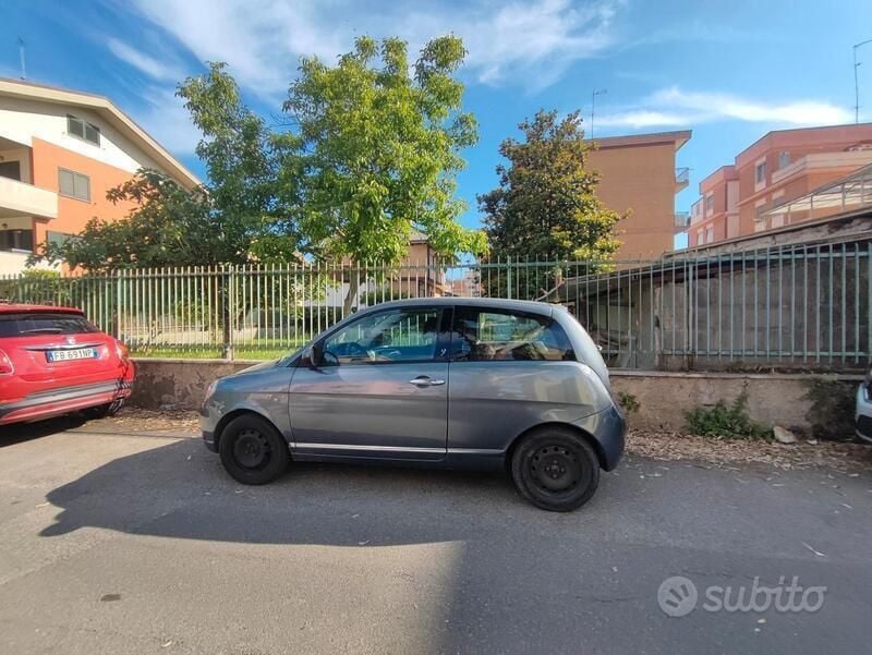 Usata Lancia Ypsilon 75 CV (55 kW) 2010 Grigio Utilitaria