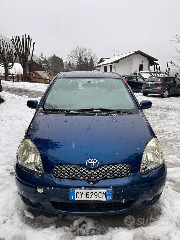 Usata Toyota Yaris 2005 Blu Berlina