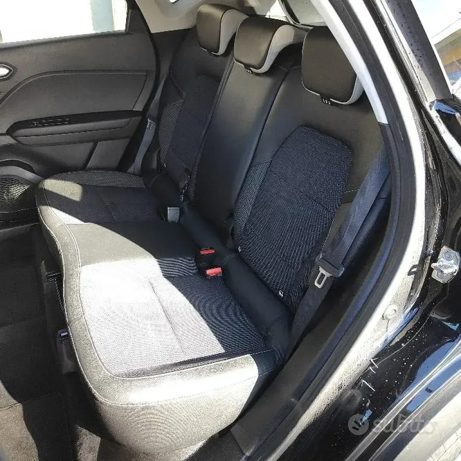 Usata Renault Captur Intens 101 CV (74 kW) 2022 Nero SUV