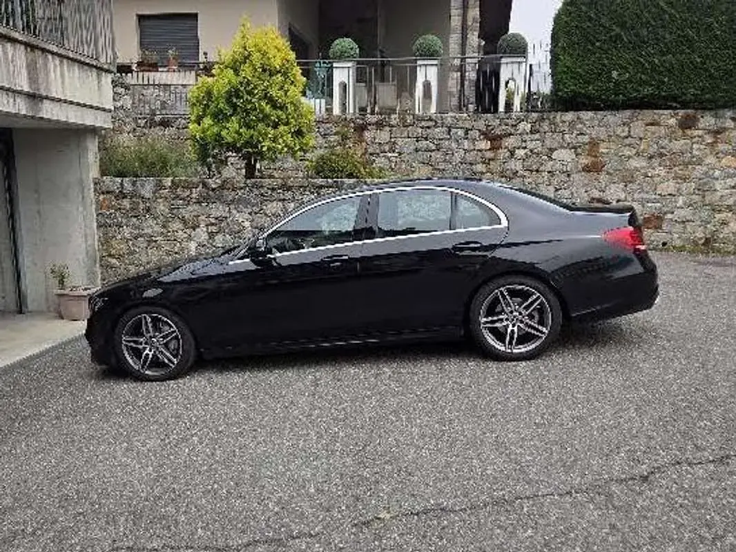 Usata Mercedes E220 AMG line 194 CV (142 kW) 2018 Nero Berlina