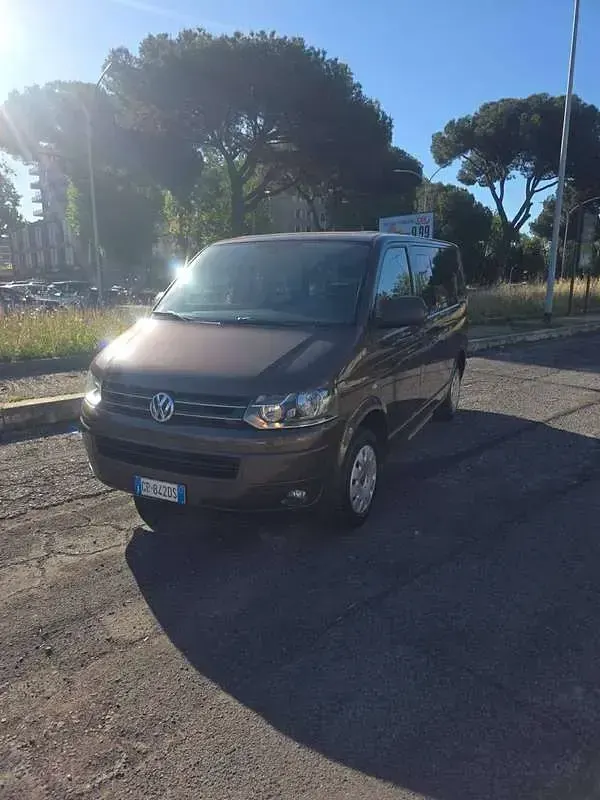 Usata VW Caravelle 140 CV (102 kW) 2011 Furgone