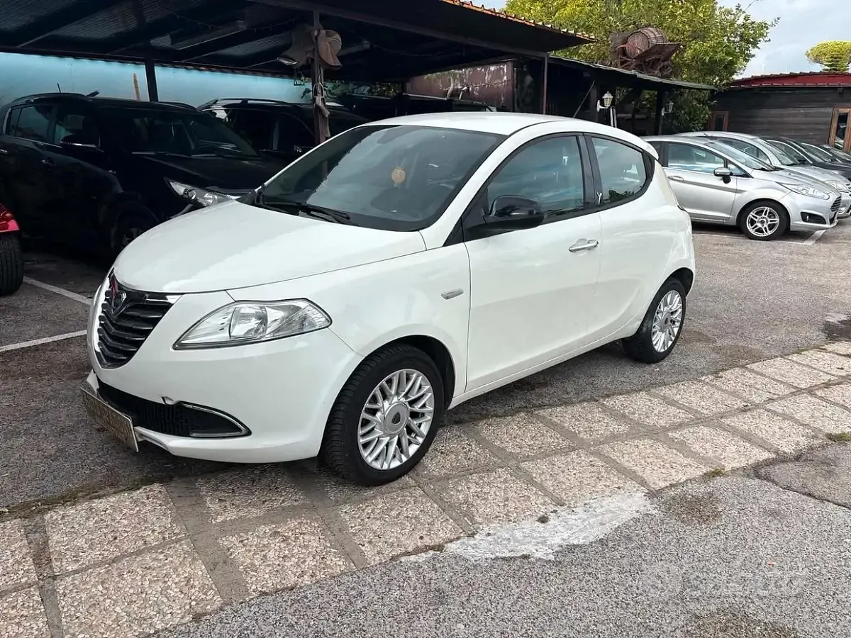 Usata Lancia Ypsilon S 95 CV (69 kW) 2013 Bianco Utilitaria