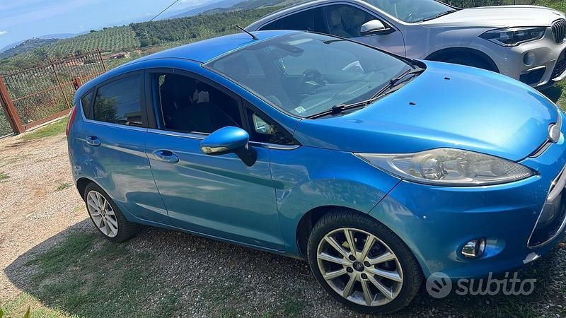 Usata Ford Fiesta 97 CV (71 kW) 2009 Blu Utilitaria