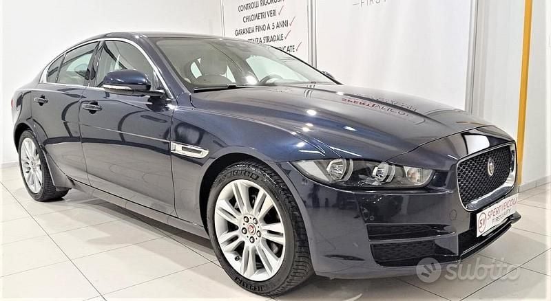 Usata Jaguar XE Prestige 180 CV (132 kW) 2019 Blu Berlina