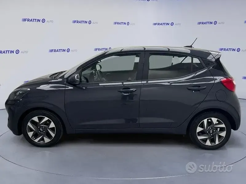 Usata Hyundai i10 67 CV (49 kW) 2024 Aurora grey [a7g]  micalizzat Utilitaria