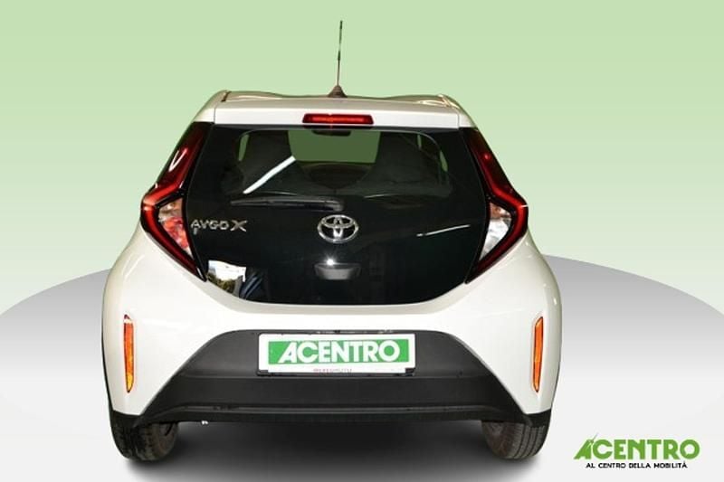 Usata Toyota Aygo X Active 72 CV (52 kW) 2025 Bianco SUV