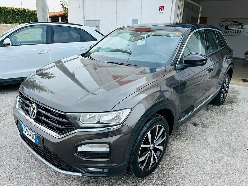 Usata VW T-Roc Style 116 CV (85 kW) 2019 Grigio SUV