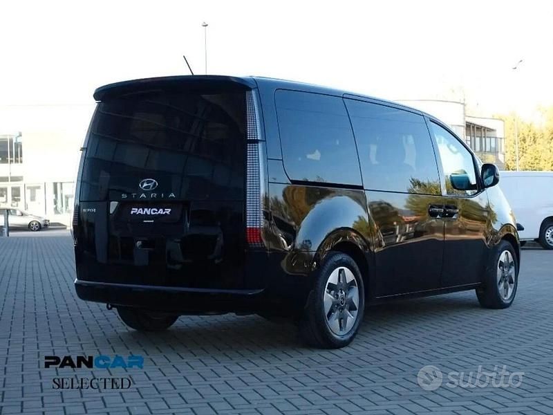Gebraucht Hyundai Staria 177 PS (130 kW) 2023 Schwarz Van / Kleinbus