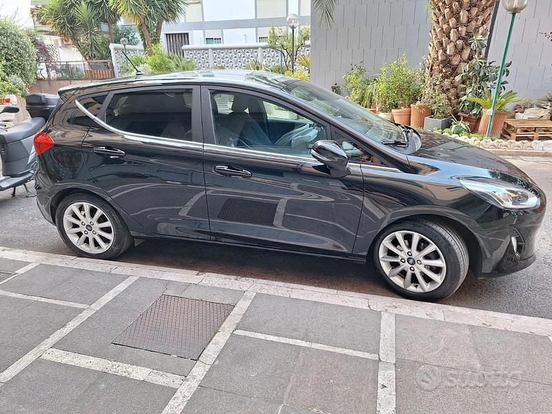 Usata Ford Fiesta 75 CV (55 kW) 2019 Nero Utilitaria
