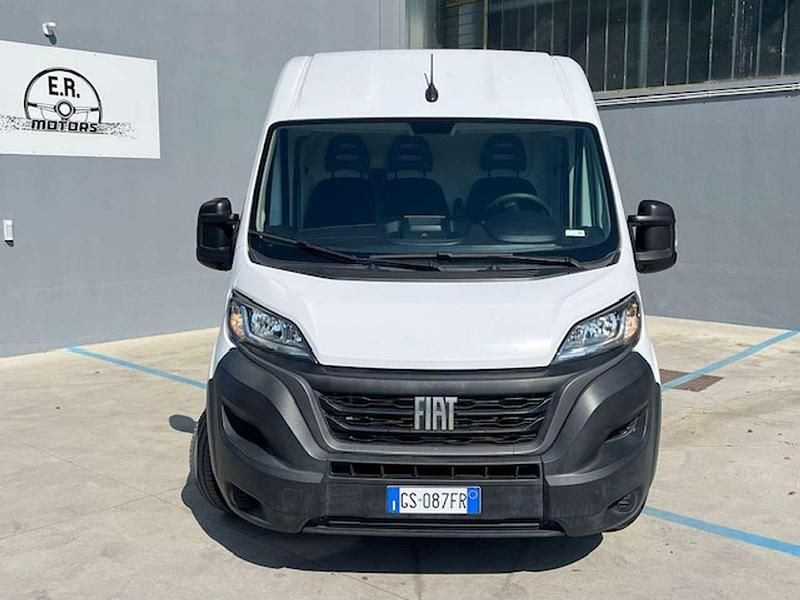 Usata Fiat Ducato 140 CV (102 kW) 2023 Bianco pastello Furgone