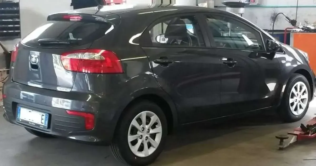Usata Kia Rio Active 75 CV (55 kW) 2016 Grigio Utilitaria