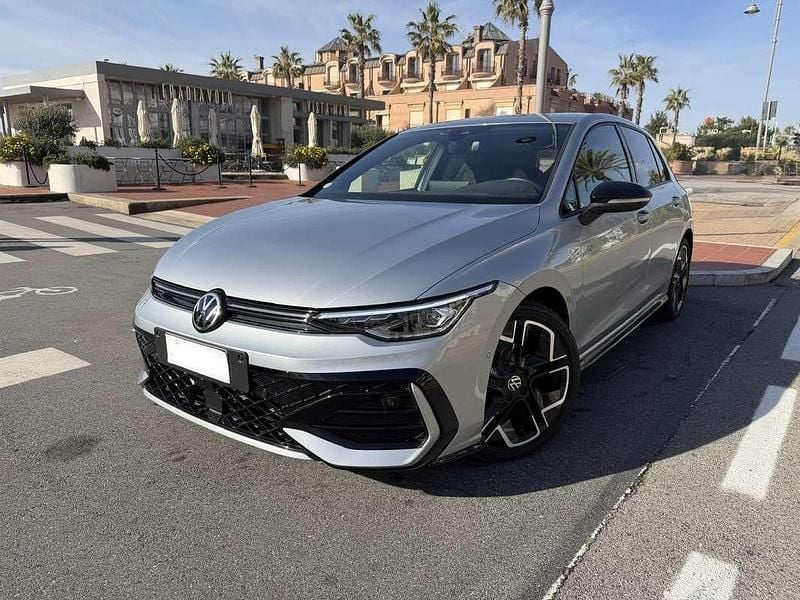 Usata VW Golf VIII R-line 116 CV (85 kW) 2025 Argento Berlina