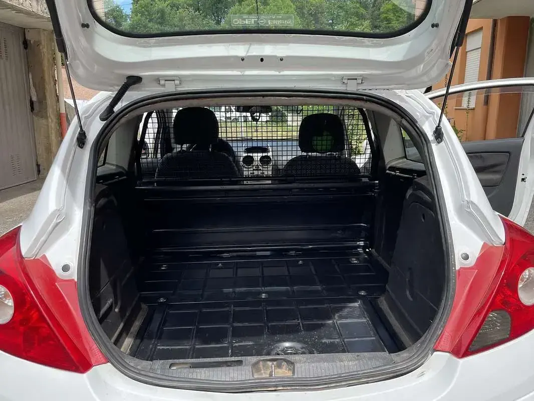 Usata Opel Corsa 75 CV (55 kW) 2007 Bianco Utilitaria