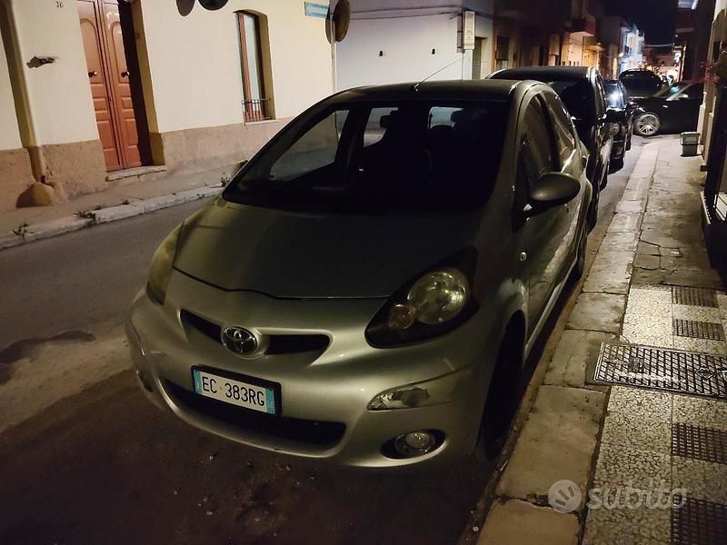 Usata Toyota Aygo 68 CV (50 kW) 2010 Grigio Utilitaria