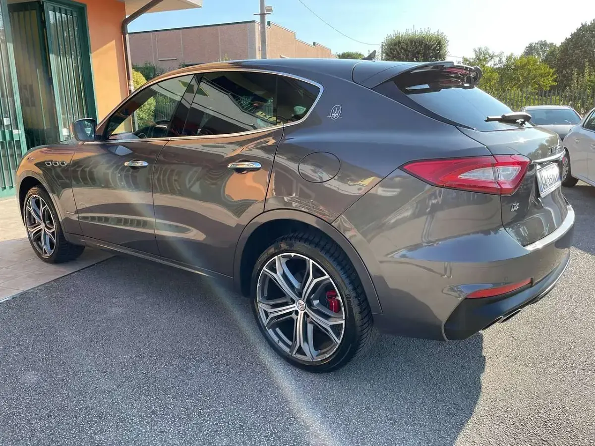 Usata Maserati Levante 275 CV (202 kW) 2020 Grigio maratea SUV