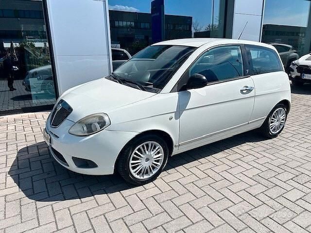 Usata Lancia Ypsilon Platinum 69 CV (50 kW) 2011 Bianco Utilitaria