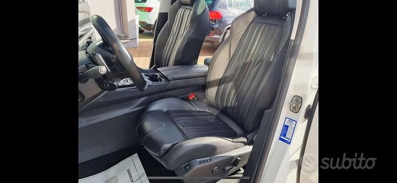Usado Peugeot 5008 131 CV (96 kW) 2018 Blanco Monovolumen