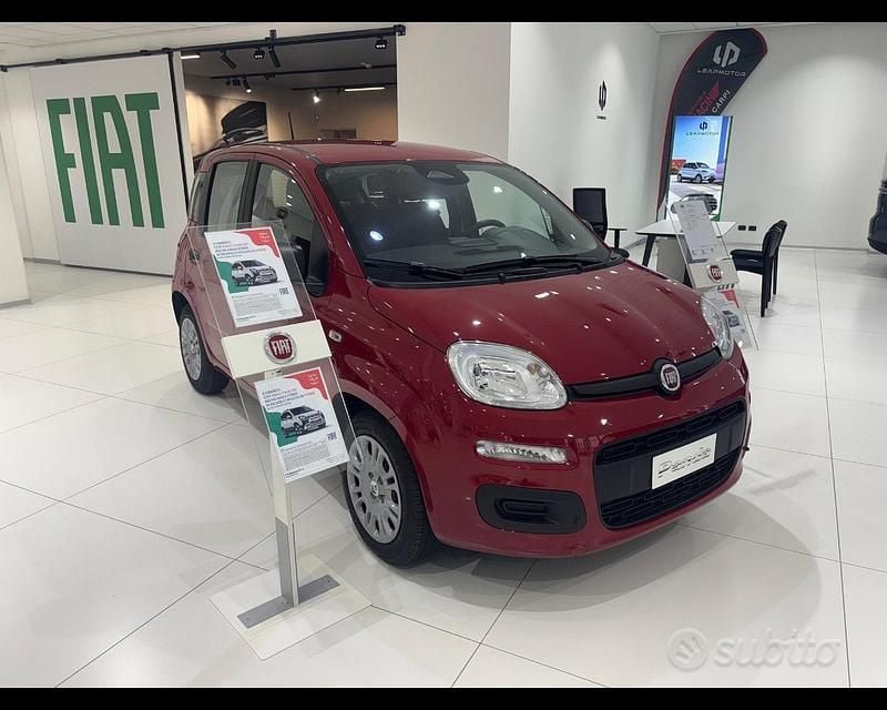 Nuova Fiat Panda 70 CV (51 kW) 2025 Rosso Utilitaria