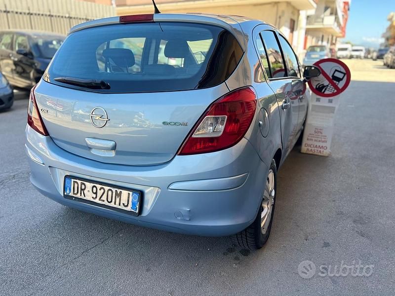 Usata Opel Corsa 75 CV (55 kW) 2009 Blu Berlina