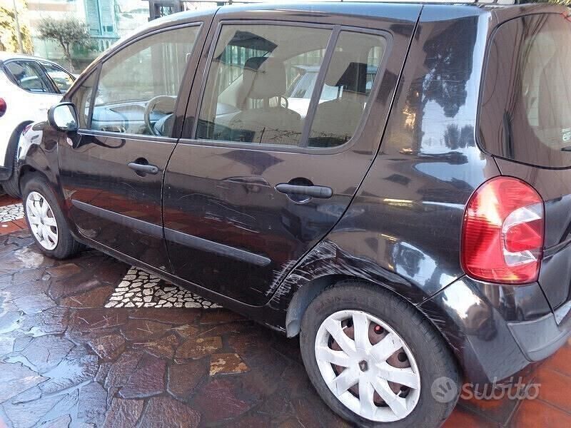 Usata Renault Modus 75 CV (55 kW) 2009 Nero Monovolume