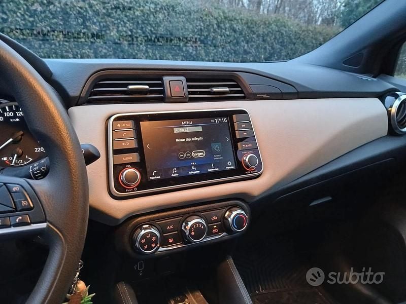 Second-hand Nissan Micra 2023 Negru Hatchback