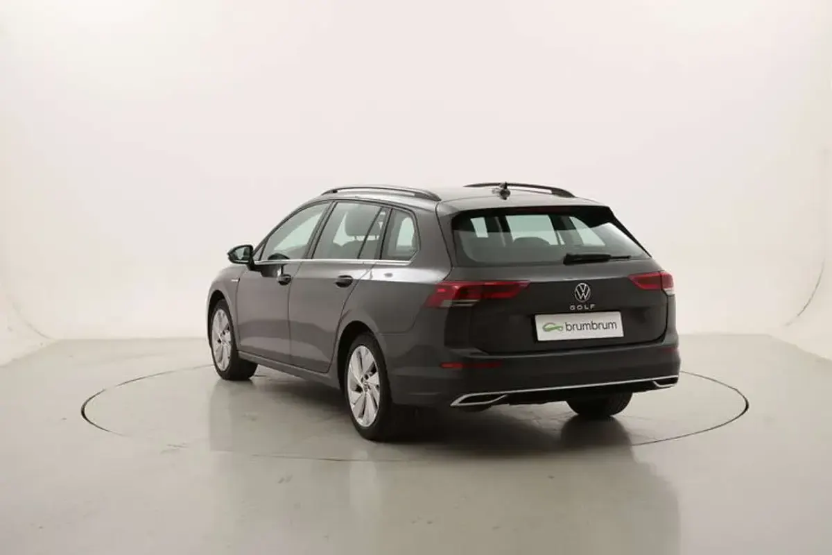Usata VW Golf VIII Style 116 CV (85 kW) 2021 Grigio Station wagon