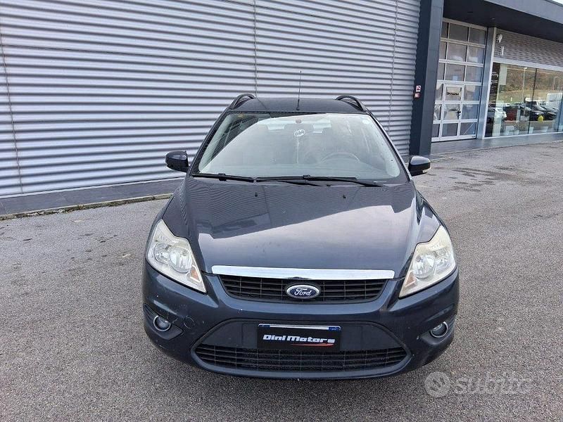 Usado Ford Focus 110 HP (80 kW) 2008 Cinzento Carrinha