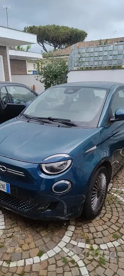 Usata Fiat 500e 42 kW (58 CV) 2023 Blu Berlina