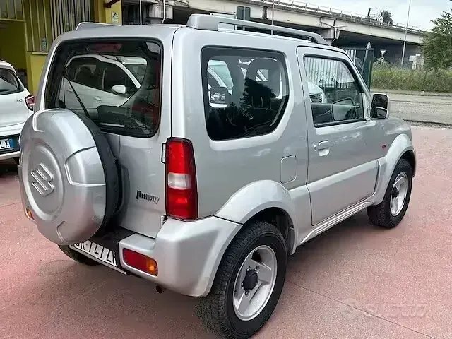Usata Suzuki Jimny 82 CV (60 kW) 2004 Grigio SUV