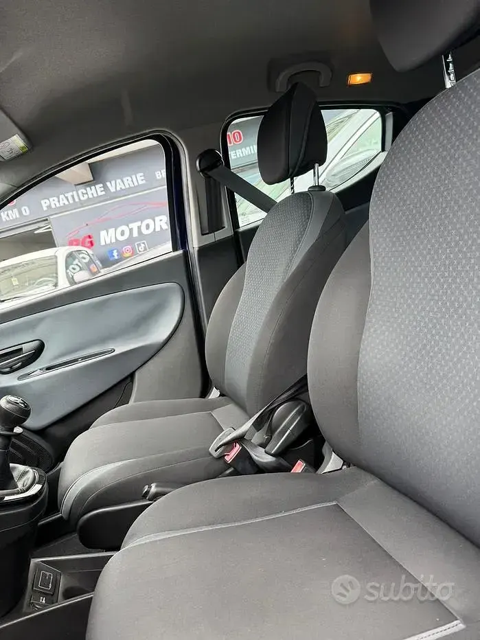 Usata Lancia Ypsilon Gold 69 CV (50 kW) 2016 Blu Utilitaria
