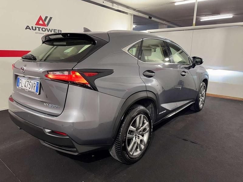 Usata Lexus NX300 Luxury Line 155 CV (114 kW) 2017 Grigio SUV