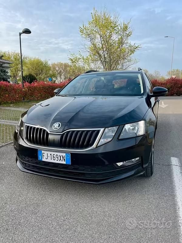 Usata Skoda Octavia Ambiente 116 CV (85 kW) 2017 Nero Station wagon