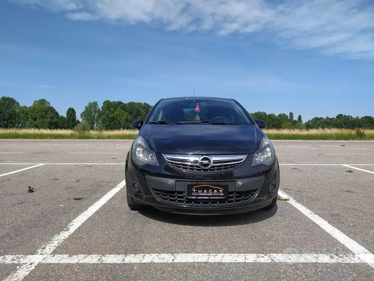Usata Opel Corsa Cosmo 69 CV (50 kW) 2015 Nero Utilitaria