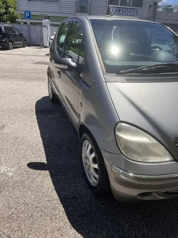 Usata Mercedes A160 Elegance 102 CV (75 kW) 2004 Grigio Monovolume