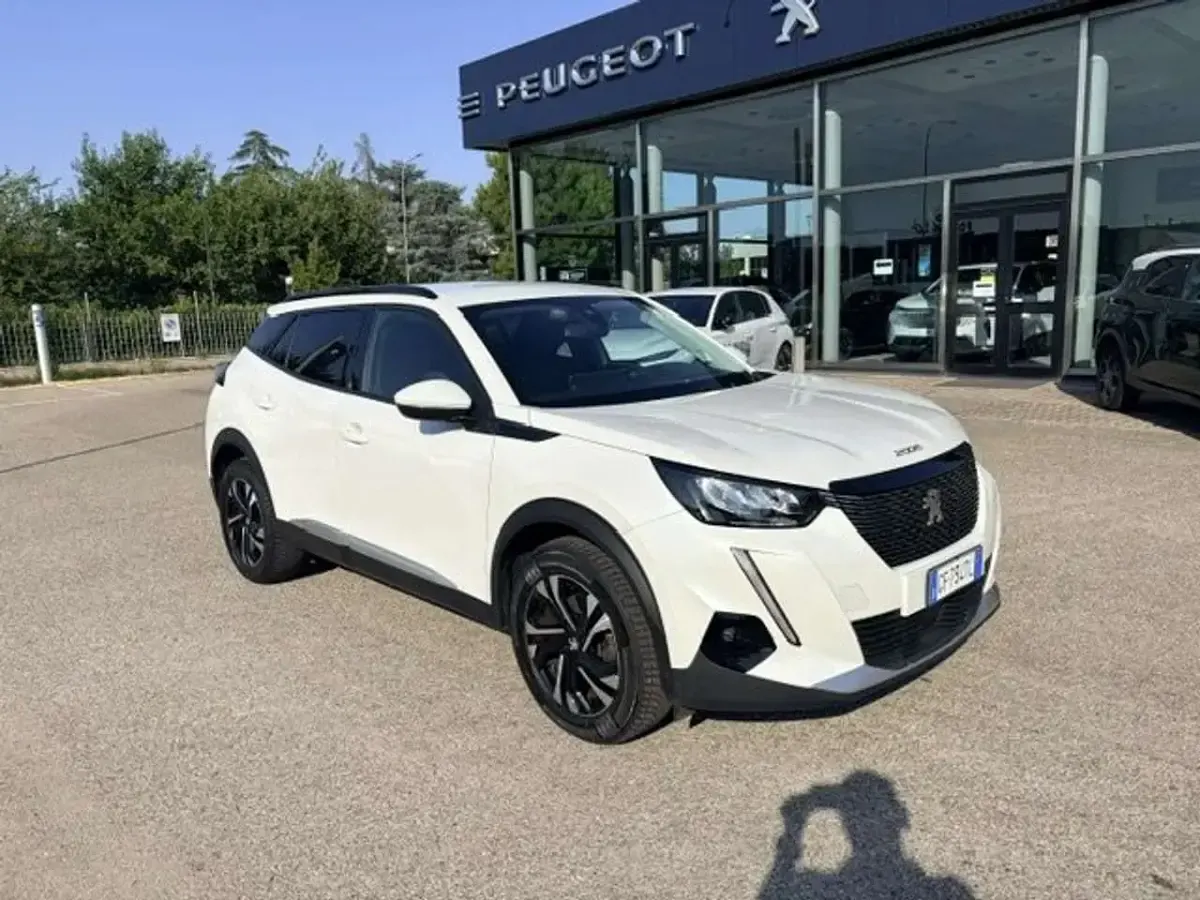 Usata Peugeot 2008 Allure 131 CV (96 kW) 2021 Bianco SUV