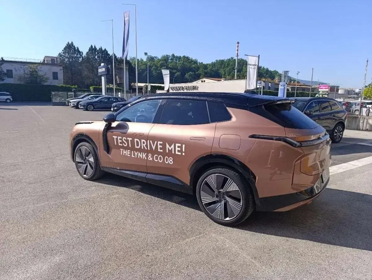 Usata Lynk & Co 08 139 CV (102 kW) 2025 Bronzo SUV