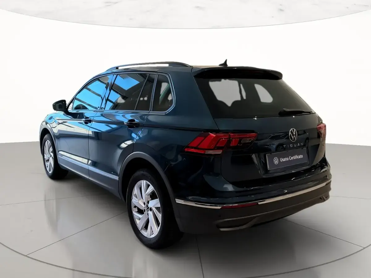 Usata VW Tiguan Life 150 CV (110 kW) 2022 Nightshade blue metallizzato SUV