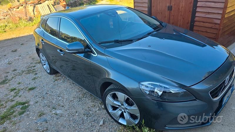 Usata Volvo V40 150 CV (110 kW) 2013 Grigio Berlina