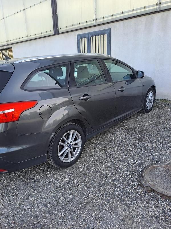 Grigio Usata 2018 Ford Focus Station wagon | 9650 € - Immagine 1/4
