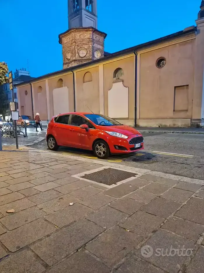 Usata Ford Fiesta Titanium 95 CV (69 kW) 2017 Rosso Utilitaria