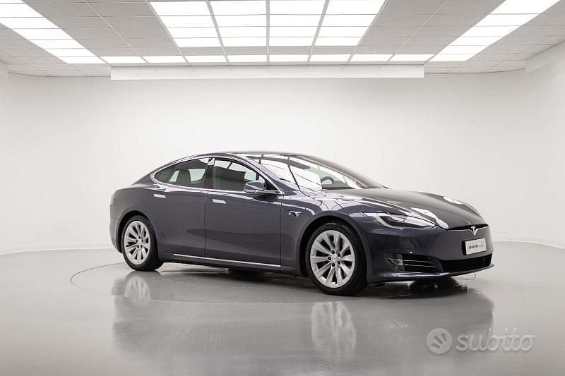 Usata Tesla Model S 503 kW (685 CV) 2018 Argento Utilitaria