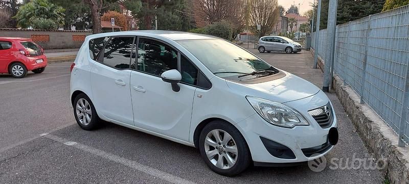 Usata Opel Meriva 75 CV (55 kW) 2011 Bianco Monovolume