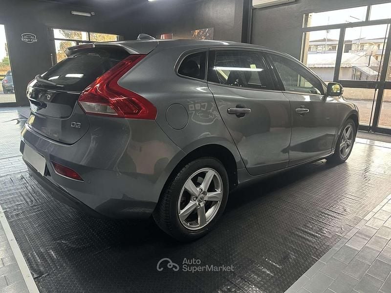 Usata Volvo V40 Kinetic 120 CV (88 kW) 2017 Grigio Station wagon