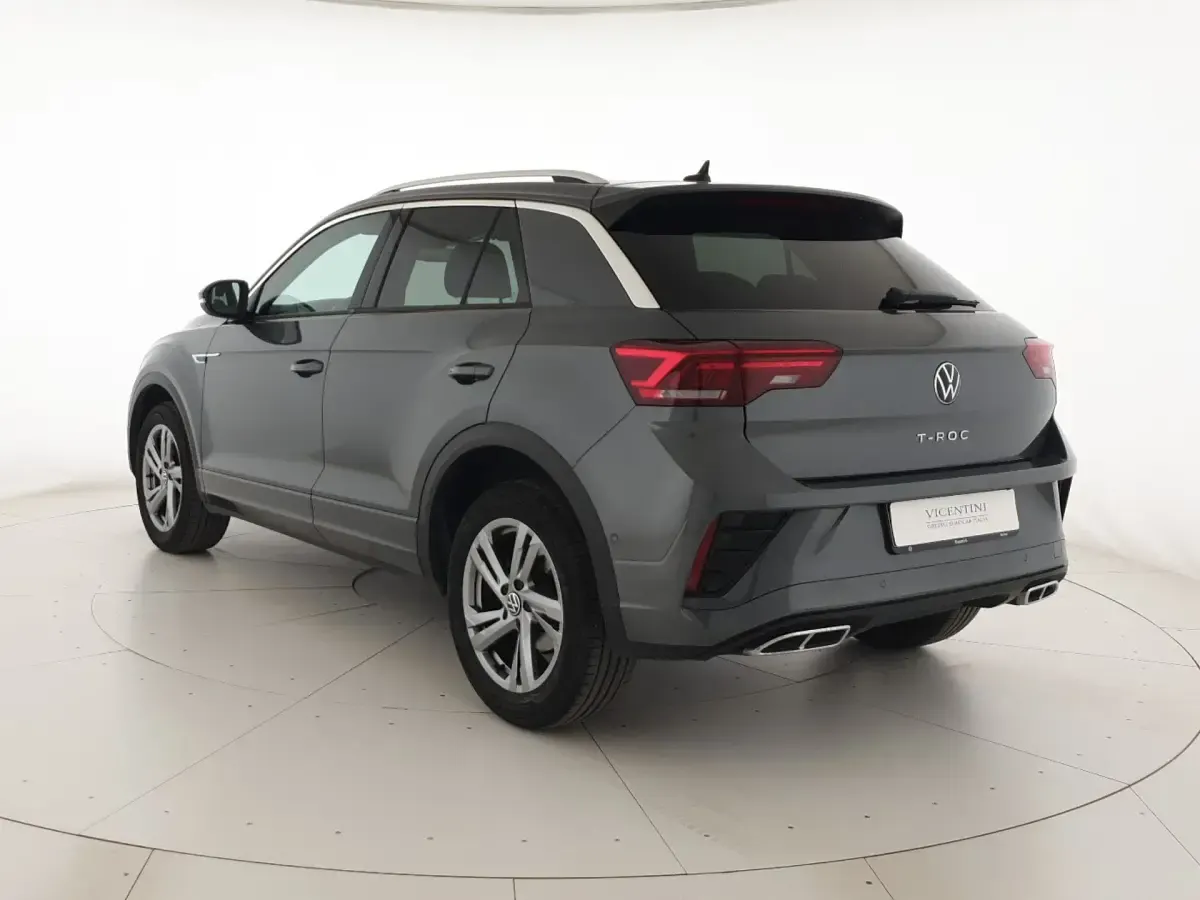 Usata VW T-Roc R-line 110 CV (80 kW) 2023 Indium grey metallizzato SUV