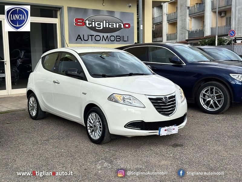 Usata Lancia Ypsilon 69 CV (50 kW) 2014 Bianco Utilitaria