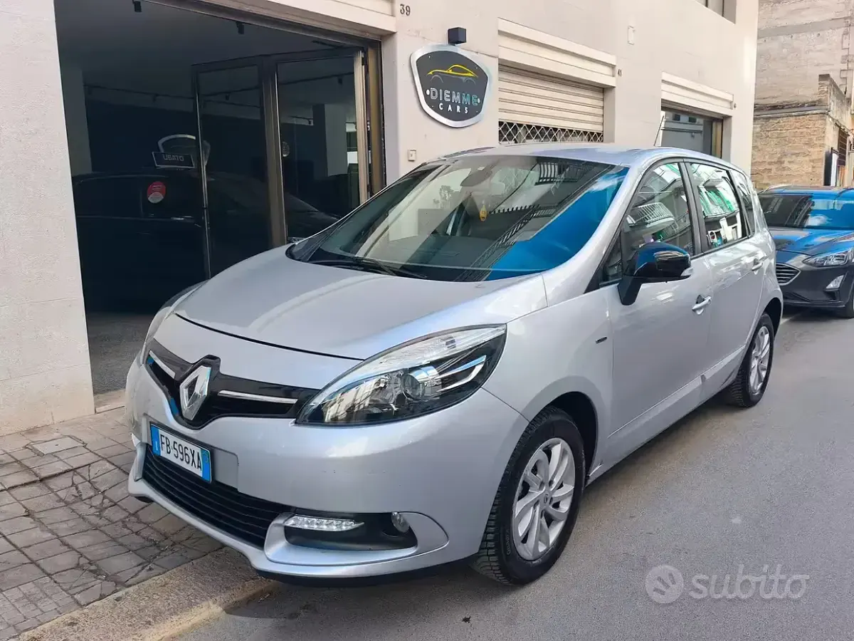 Usata Renault Scénic LIMITED 110 CV (80 kW) 2016 Grigio Monovolume