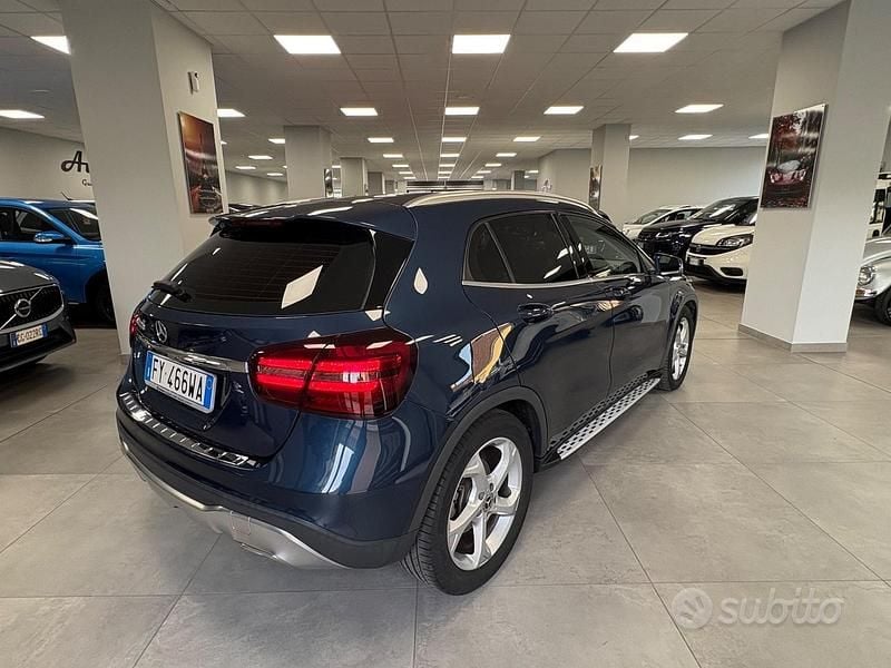 Usata Mercedes GLA180 122 CV (89 kW) 2019 Blu SUV