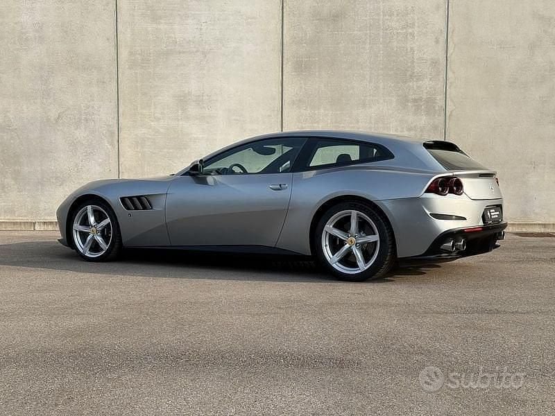 Usata Ferrari GTC4Lusso 610 CV (448 kW) 2018 Grigio Station wagon
