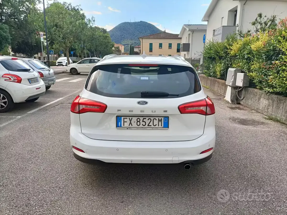 Usata Ford Focus 120 CV (88 kW) 2019 Bianco Station wagon