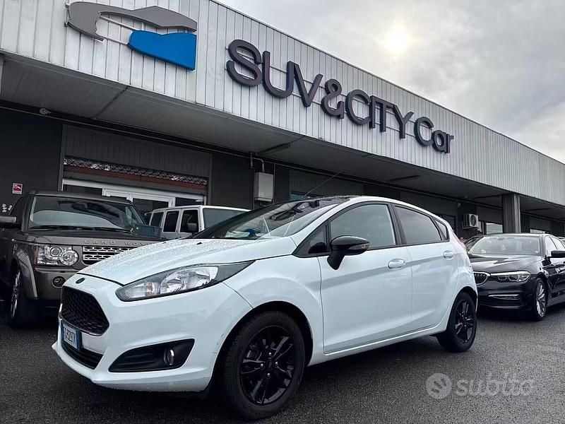 Begagnad Ford Fiesta 75 HK (55 kW) 2017 Vit Sedan